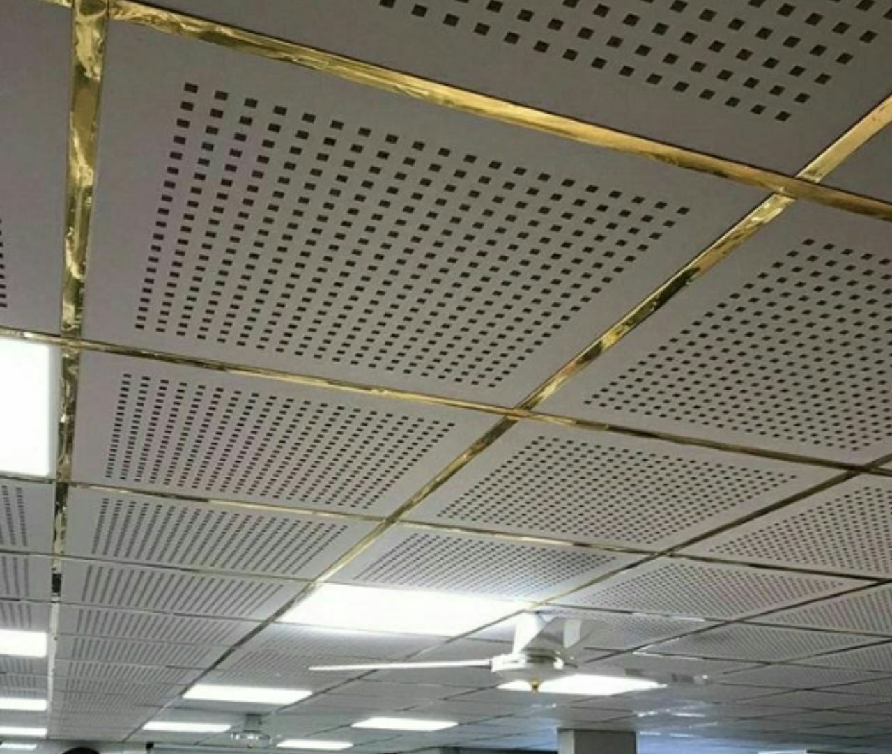 سقف کاذب تایل گچی پانچ‌دار ای جی وی مناسب سقف ادارات