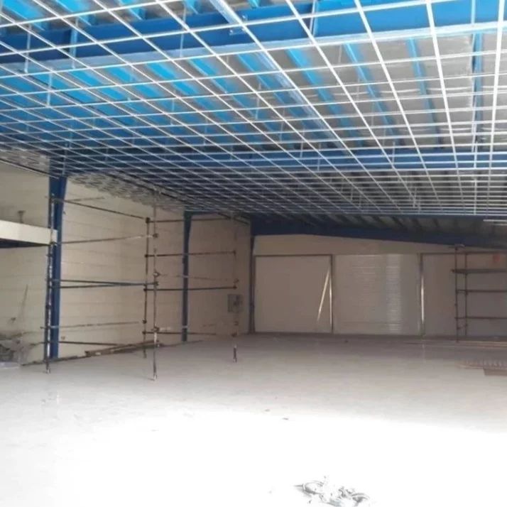 سقف کاذب تایل گچی پانچدار ای جی وی با سازه کلیک سفید